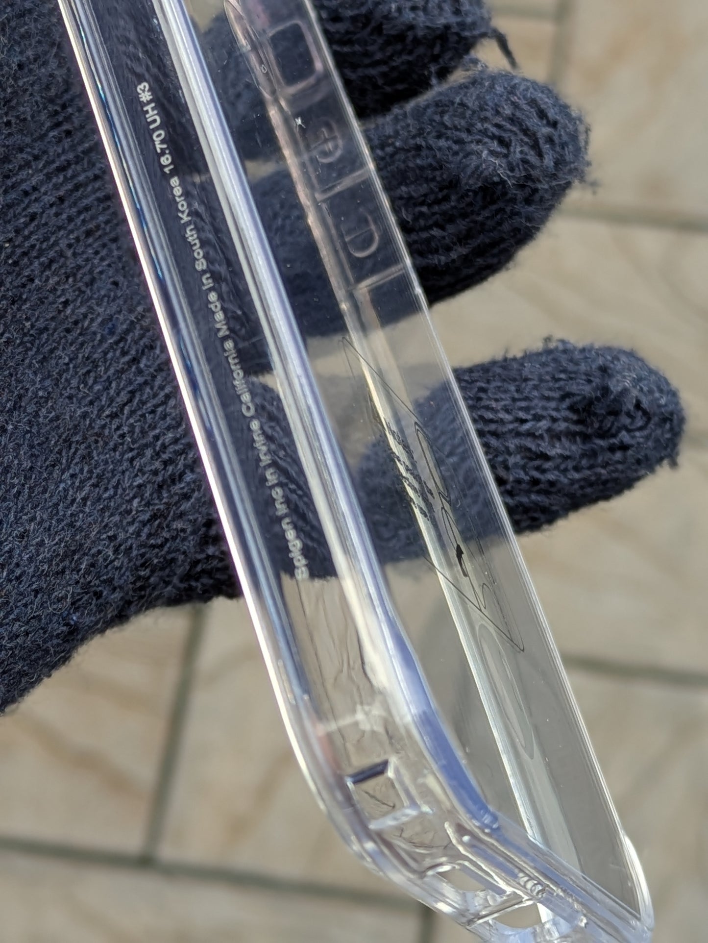 Spigen Anti Yellowing Transperant Semi Hard Case