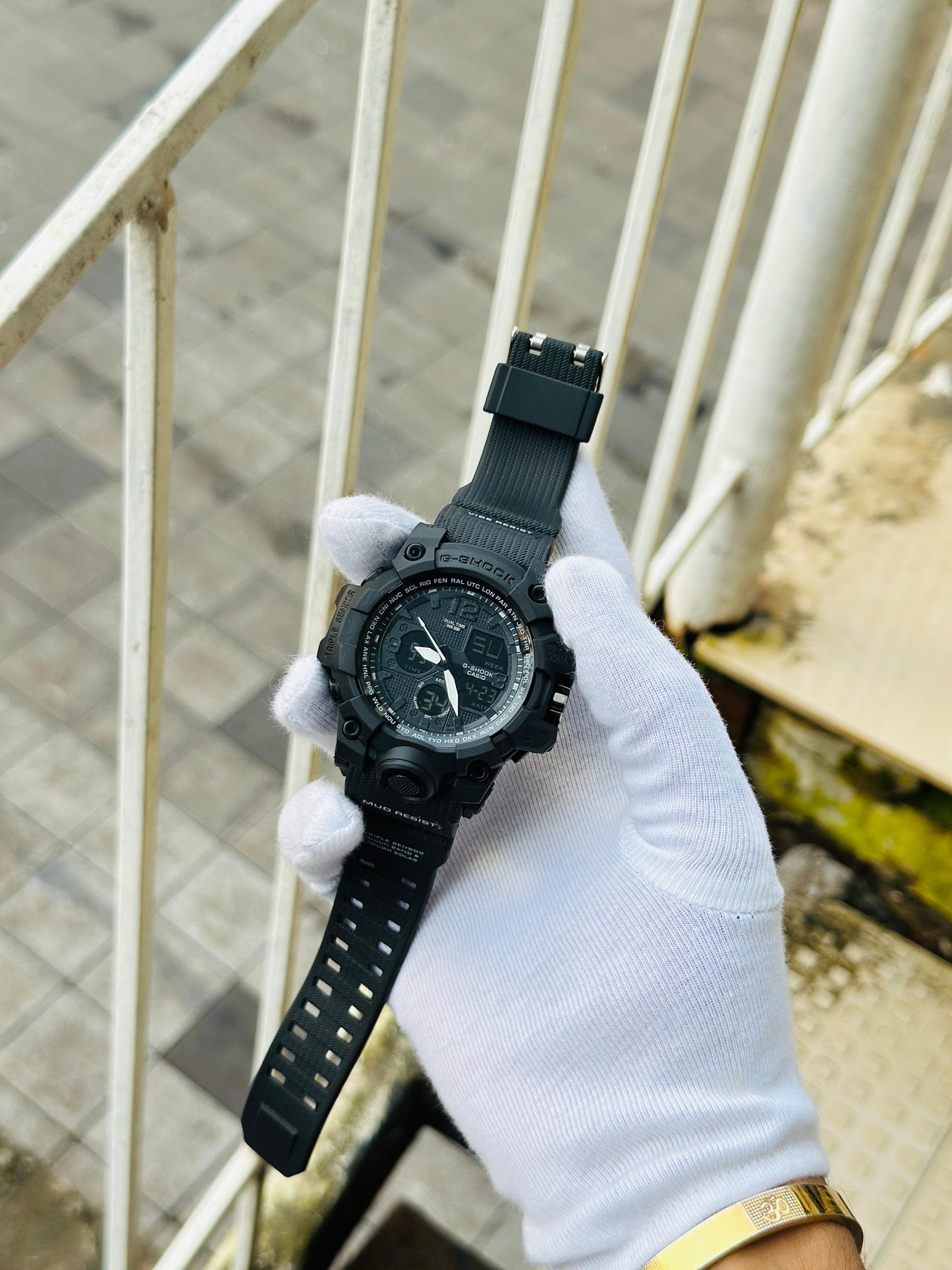 DIGITAL WATCH FOR MEN ROUND DIAL G-SHOCK MODEL